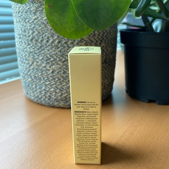 3/$40 🦙 Isle of Paradise Brilliantly Bright Body Moisturizer Radiant Skin - Picture 2 of 5